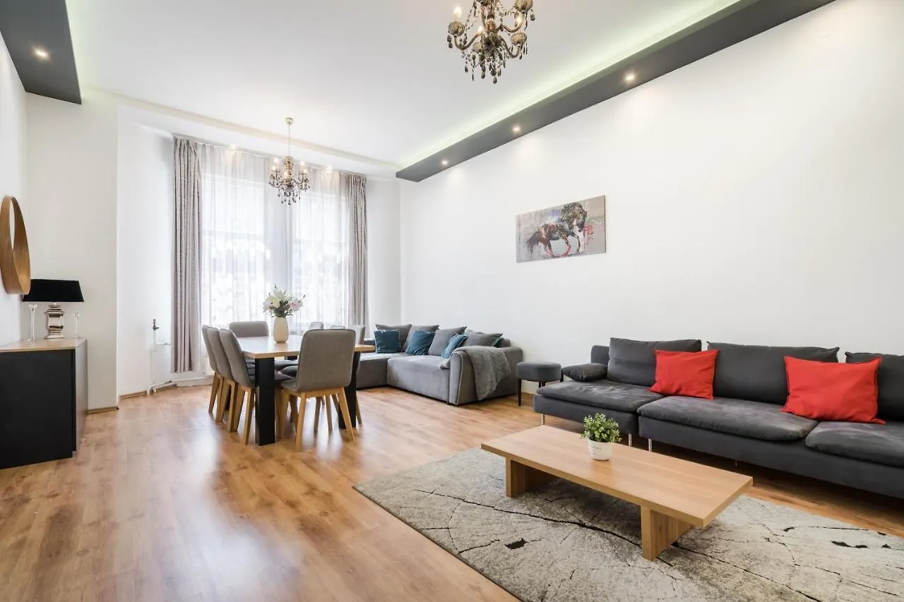 Real Apartments Zichy location