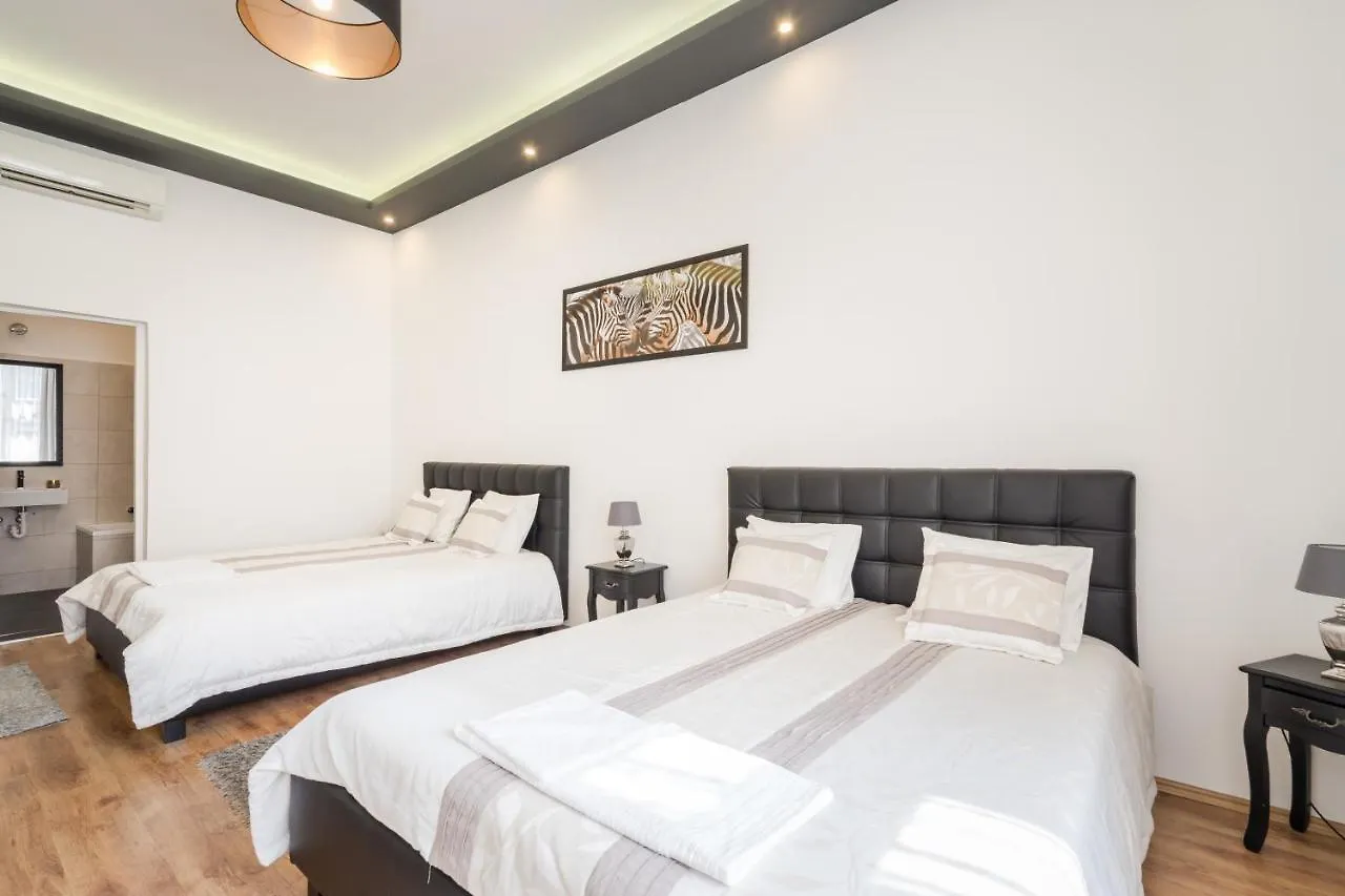 Real Apartments Zichy Budapest 0*,