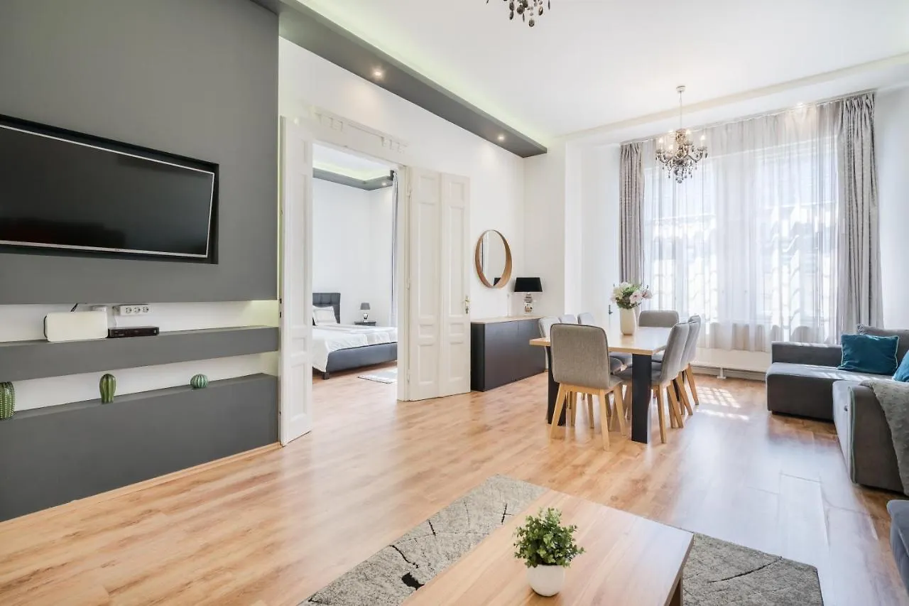 Real Apartments Zichy Budapest Ungheria